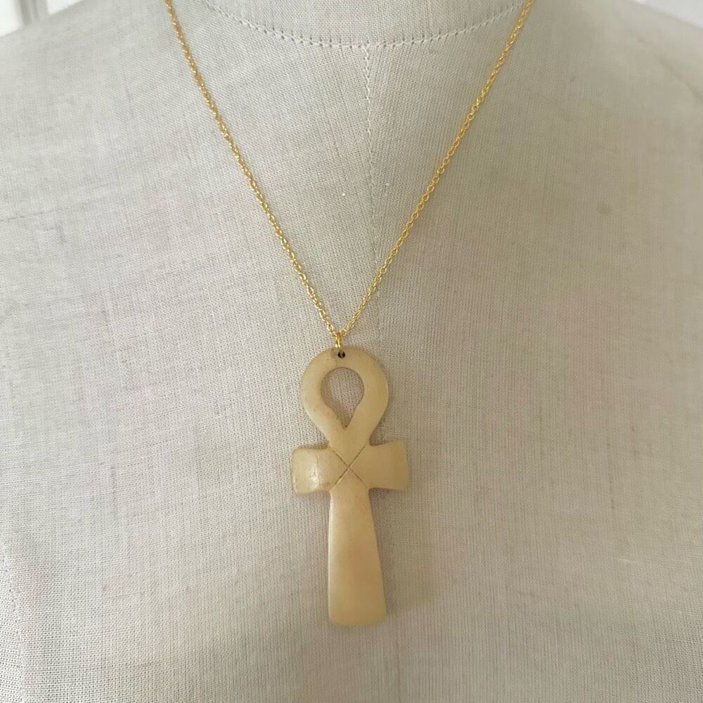 Vintage Ankh Pendant Necklace – Creamy Bone-Look Cross – Gold Tone Chain ⚜️
